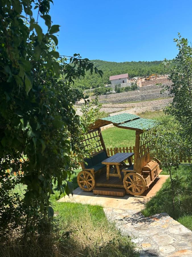 Etno Selo Montegoat Hotel Nikšić Kültér fotó